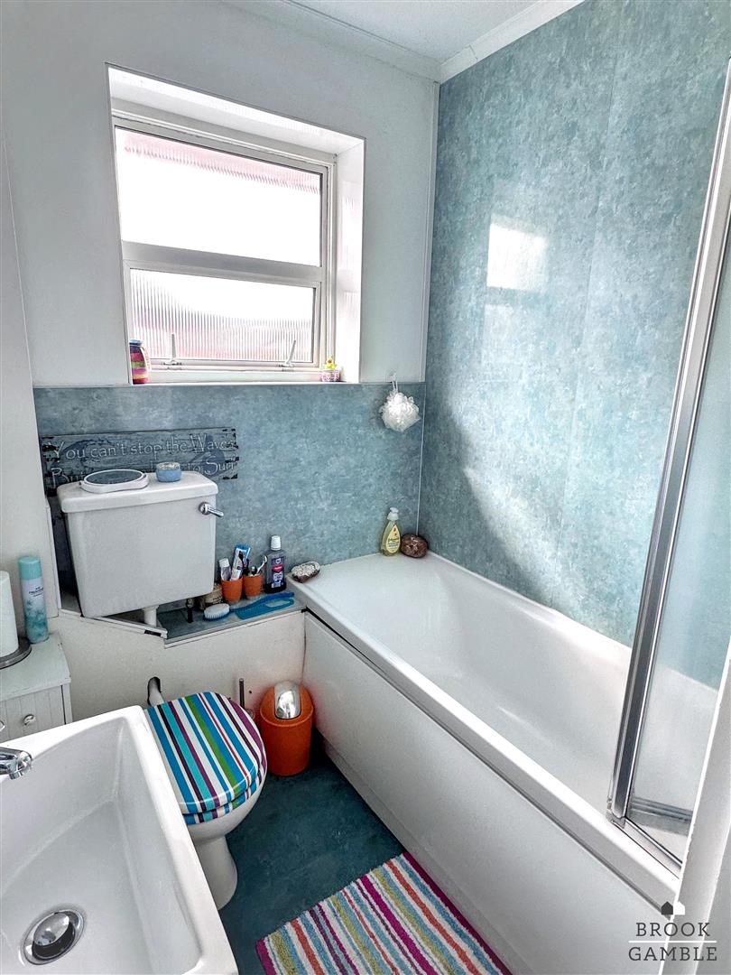 1 Bedroom Flat - Purpose Built. Moatcroft Court in Eastbourne, East Sussex 12
